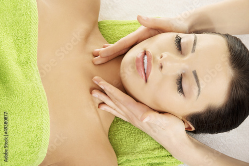 Nowoczesny obraz na płótnie Face massage therapy at spa saloon