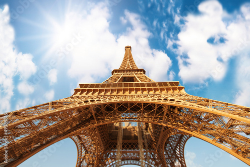 Naklejka na szybę Paris. Powerful structure of Magnificent Eiffel Tower at sunset