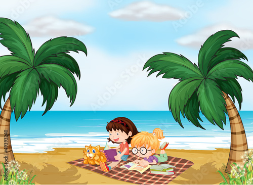 Foto-Kissen - Girls reading near the beach (von GraphicsRF)