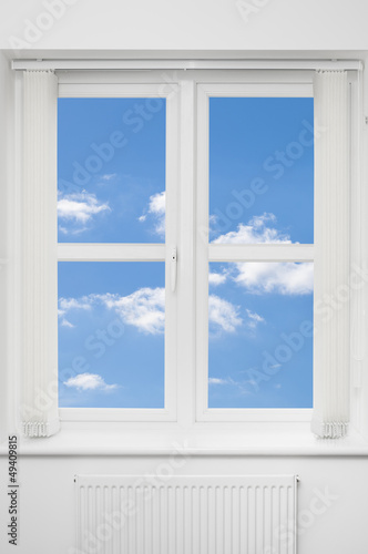 Plakat na papierze fotorealistycznym Okno z niebem