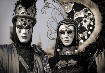 Wall Mural - black and silver couple on the Venetian Carnival