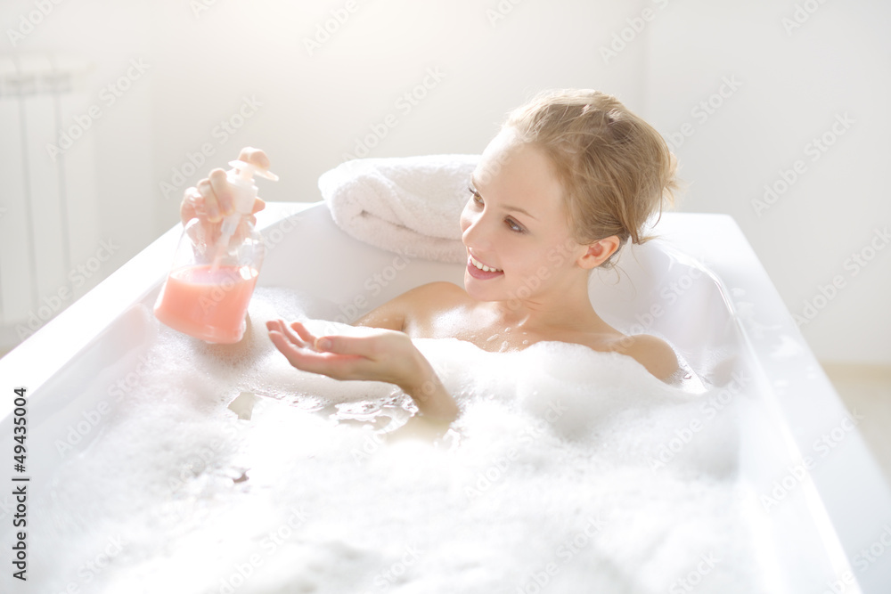 Girl with liquid soap in the bath - obrazy, fototapety, plakaty 