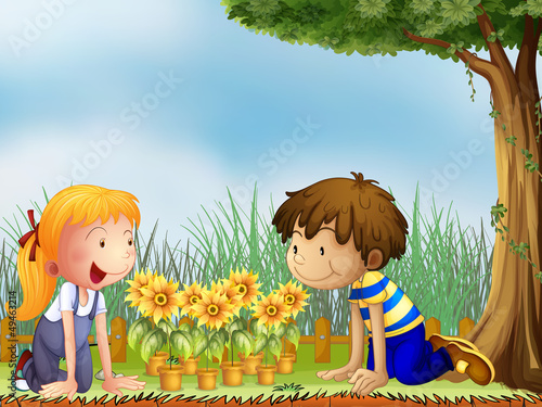 Foto-Fußmatte - Kids watching the pots of sunflower (von GraphicsRF)
