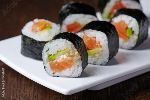 Tapeta ścienna Sushi z łososiem i awokado
