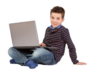 Fototapete - Freundlicher Junge -  Kind mit Notebook - Laptop auf dem Schoß