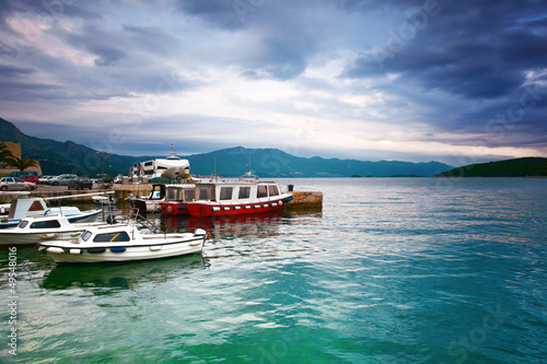 Board z aluminiowym obramowaniem Widok na przystań w Korcula. 