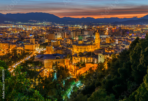 Tapeta ścienna Widok na miasto Malaga w nocy, andaluzja, hiszpania