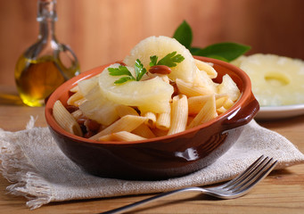 Wall Mural - penne con ananas e fagioli