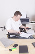 © D. Ott - junger Mann im Rollstuhl im Büro