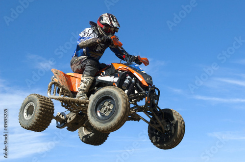 Naklejka na szybę quad jumping on blue sky