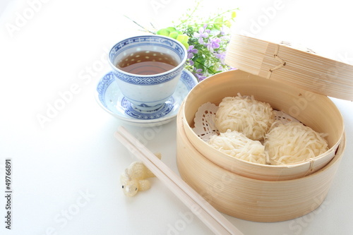 Fotomural chinese cuisine, Shumai in bamboo steamer for yam cha image