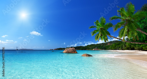 Board z aluminiowym obramowaniem Anse Lazio Beach na wyspie praslin, Seszele