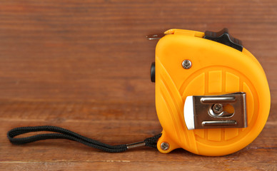 Poster - Tape measure on wooden background