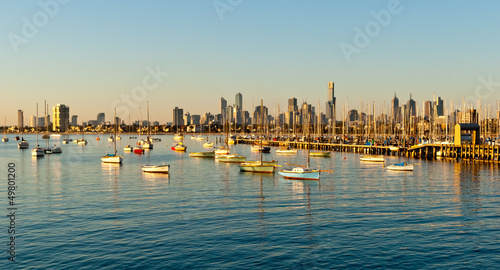 Obraz na płótnie canvas Melbourne skyline od st kilda, victoria, australia