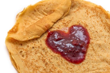 Crepe with jam made ​​with strawberries and raspberries.