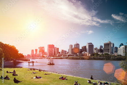 Plakat na papierze fotorealistycznym Nowoczesny budynek z parkiem w Brisbane