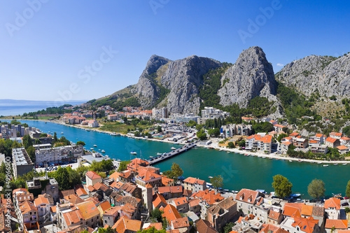 Plakat na papierze fotorealistycznym Miasto omis w chorwacji