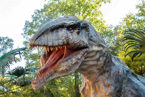 Nowoczesny obraz na płótnie Model tyranozaura Rexa w dżungli