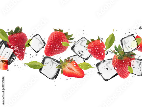 Obraz w ramie Strawberries with ice cubes, isolated on white background