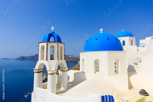 Plakat na papierze fotorealistycznym Kopuła kościół w santorini grecja