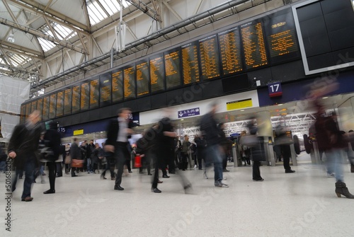 Fotografía Rush hour at Waterloo train station, London