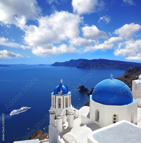 Plakat na papierze fotorealistycznym Wyspa santorini z popularnymi kościołami w Grecji