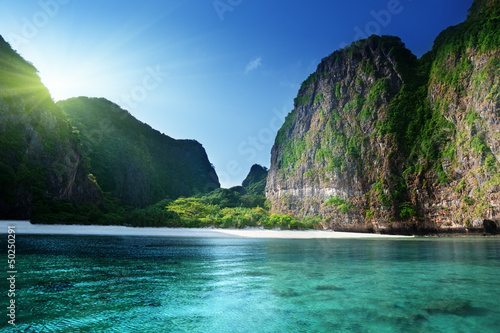 Plakat na papierze fotorealistycznym Ranek czas przy majowie zatoką, phi phi leh wyspa, Thailand