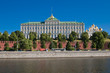 Кремлевская набережная и Большой Кремлёвский дворец. Москва