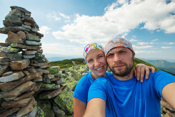 Wall Mural - portrait of couple at the top of the mountain