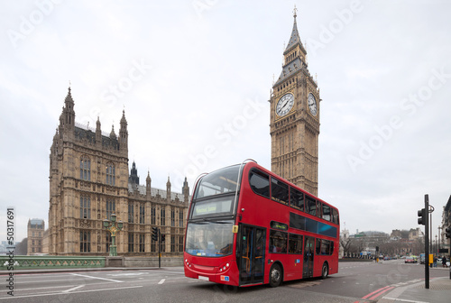 Naklejka - mata magnetyczna na lodówkę Big Ben with red double-decker in London, UK