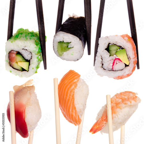 Tapeta ścienna Sushi z pałeczkami izolowanych na białym tle