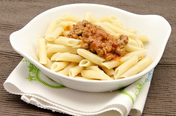 Macarrones con carne y salsa de tomate