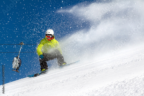 Board z aluminiowym obramowaniem Snowboardzista