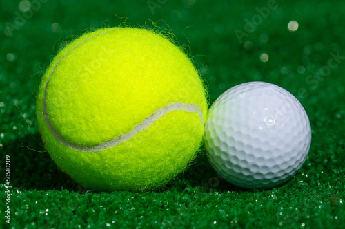 Obraz na płótnie canvas dwuczęściowy "dyptyk" Piłka tenisowa i piłeczka golfowa