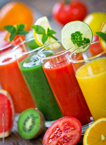 Naklejka na szybę Healthy fruit and vegetable smoothie