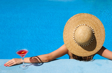 Poster - Woman at poolside with cosmopolitan cocktail