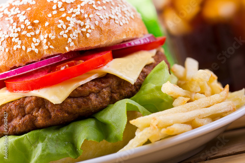 Naklejka samoprzylepna Hamburger z frytkami