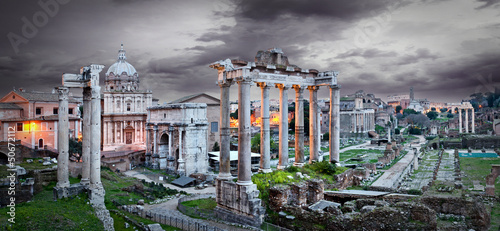 Board z aluminiowym obramowaniem Rzym, Włochy - forum romanum panorama przy nocą
