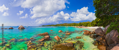 Obraz na płótnie canvas trzyczęściowy "tryptyk" Panorama plaży Anse Lazio w Seszele