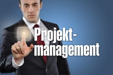 Poster - Mann tippt auf Interface Projektmanagement