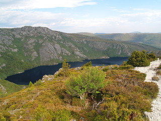 Sticker - Crater lake in Cradle Mountain - Lake St Clair National Park