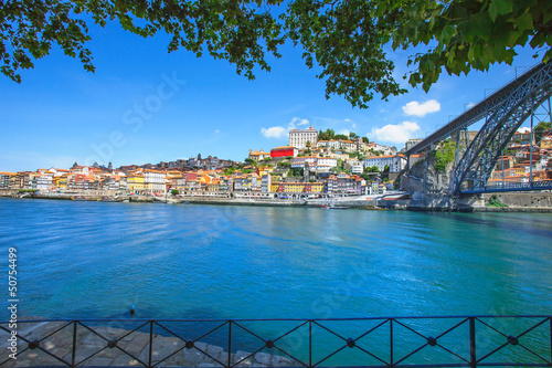 Board z aluminiowym obramowaniem Panoramę porto lub porto, rzekę i most Douro. 