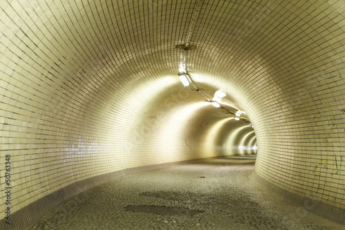 Obraz na płótnie canvas Tunel