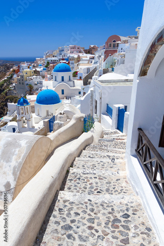 Plakat na papierze fotorealistycznym Biały architektura oia wieś na wyspie santorini, Grecja