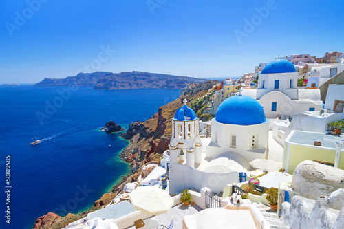 Board z aluminiowym obramowaniem Biały architektura oia wieś na wyspie santorini, Grecja