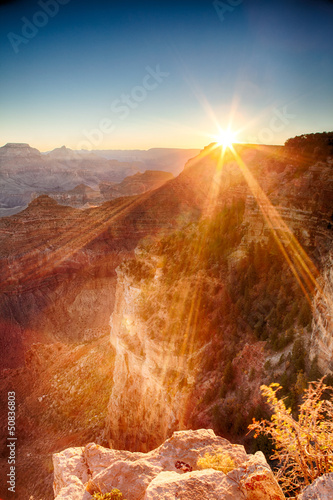 Board z aluminiowym obramowaniem Wschód słońca w grand canyon, usa