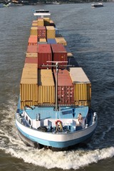 Containerschiff auf dem Rhein