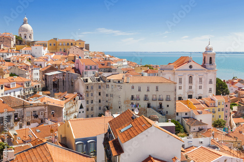 Plakat Panoramiczny z dachów Alfama, Lisboa, Portugalia