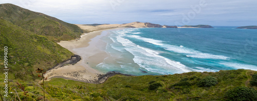 Board z aluminiowym obramowaniem Northland piaszczystej plaży w pobliżu Cape Reinga Nowej Zelandii
