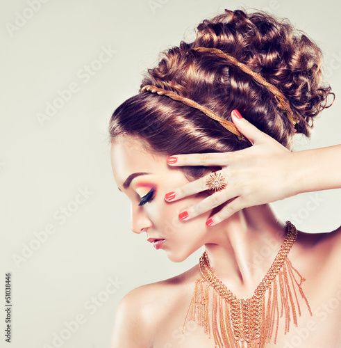 Naklejka na drzwi Model with Coral makeup and manicure Greek Hairstyles